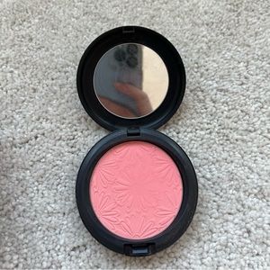 MAC Beauty Powder in Alpha Girl - Gently Used